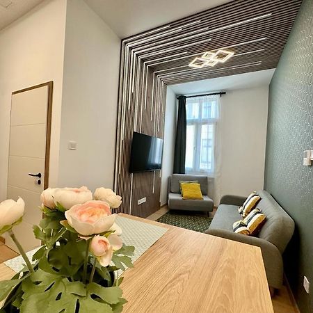 Apartment At Gozsdu Courtyard #Partyzone #Downtown #Freeparking Boedapest Buitenkant foto