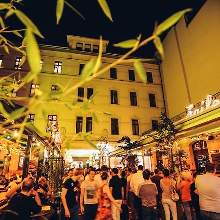 Apartment At Gozsdu Courtyard #Partyzone #Downtown #Freeparking Boedapest Buitenkant foto