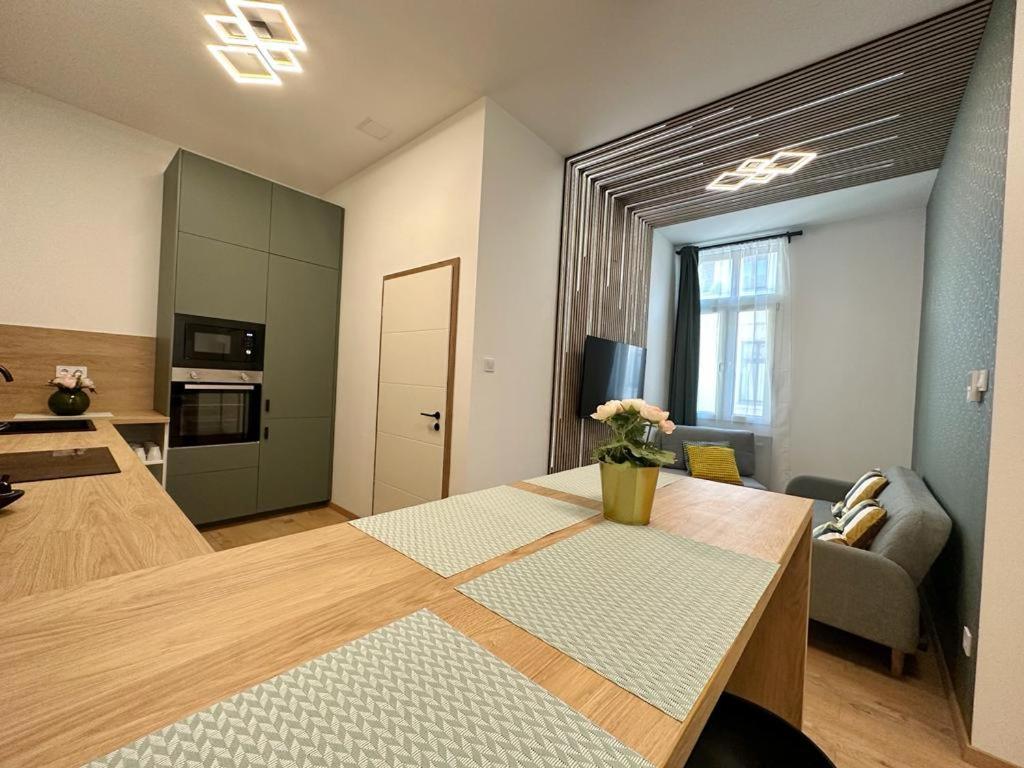 Apartment At Gozsdu Courtyard #Partyzone #Downtown #Freeparking Boedapest Buitenkant foto