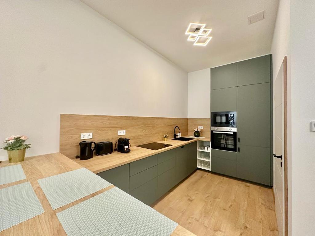 Apartment At Gozsdu Courtyard #Partyzone #Downtown #Freeparking Boedapest Buitenkant foto