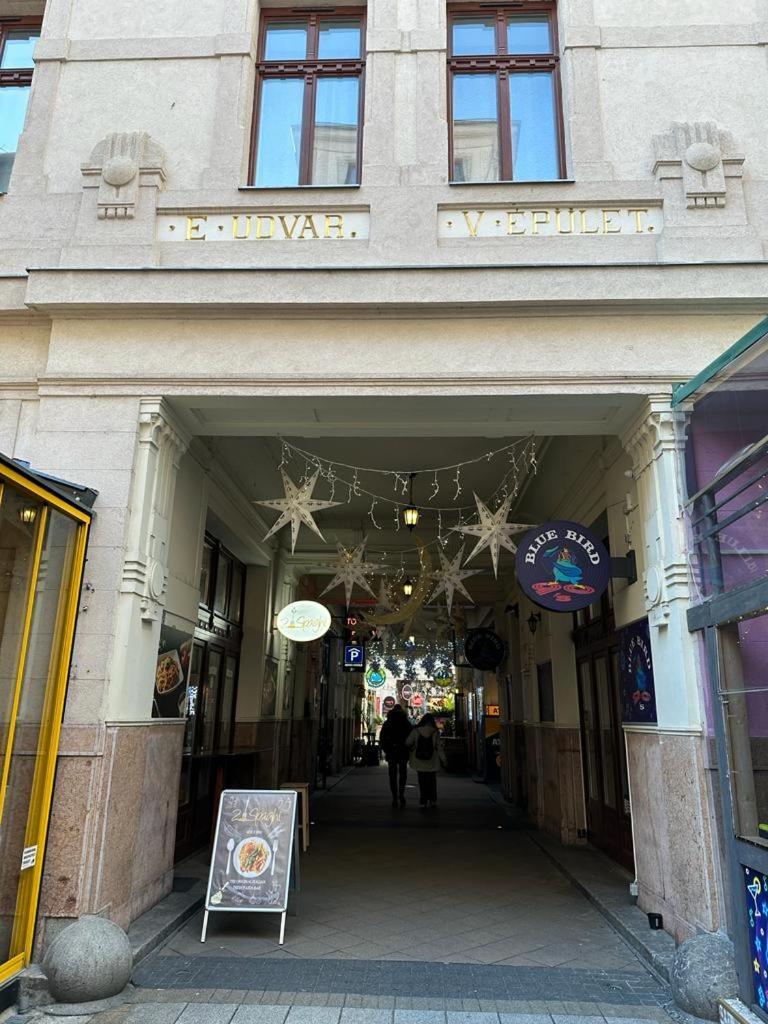 Apartment At Gozsdu Courtyard #Partyzone #Downtown #Freeparking Boedapest Buitenkant foto