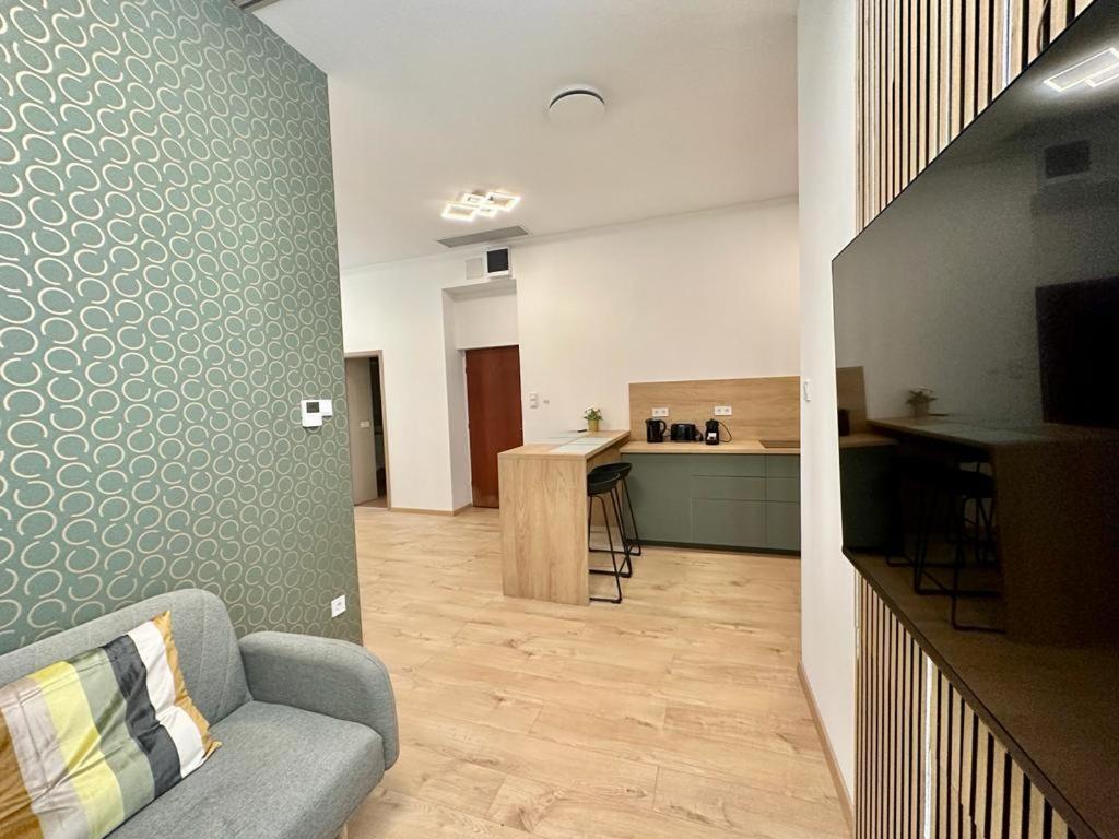 Apartment At Gozsdu Courtyard #Partyzone #Downtown #Freeparking Boedapest Buitenkant foto