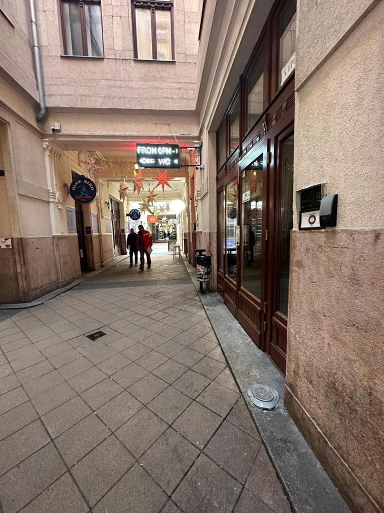 Apartment At Gozsdu Courtyard #Partyzone #Downtown #Freeparking Boedapest Buitenkant foto