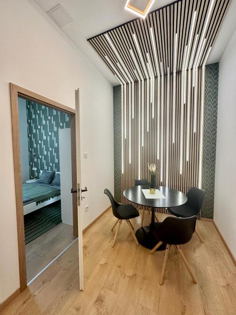 Apartment At Gozsdu Courtyard #Partyzone #Downtown #Freeparking Boedapest Buitenkant foto